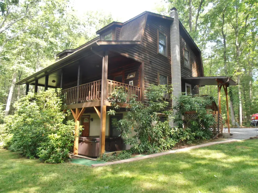 6BR Lake Acc. Home, Dock, HotTub, Pets Ok, 30% off Weekly, 3 mi. from Nat. Park - Image 1
