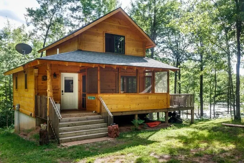 Birch Cove Cabin: det perfekte sted til en rolig, afsondret flugt ved søen. - Image 1