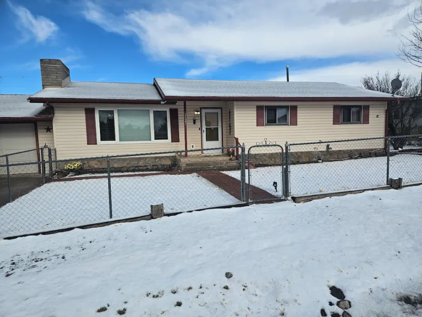 Coolwhitemtns#pets! 3br+den2ba house 2gar+rv driveway 1 acre fenced front&back  - Image 1