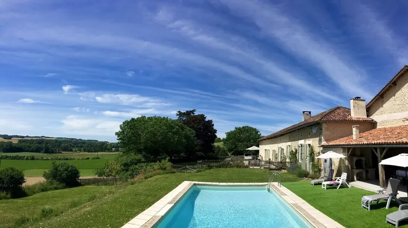 Con piscina privata in splendida posizione in campagna, può ospitare fino a 10 persone - Image 1
