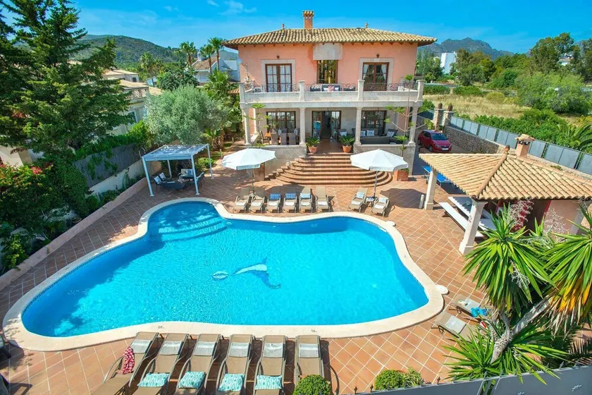 Oliveres - Six Bedroom Villa, Sleeps 12 - Image 1
