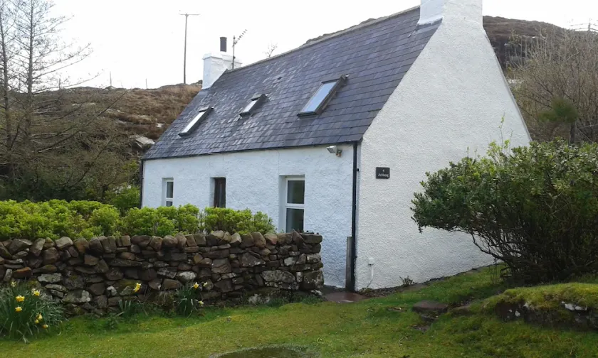 Hyggelig fjernbetjent hytte på bredden af ​​Loch Torridon, idyllisk, kæledyrsvenlig - Image 1