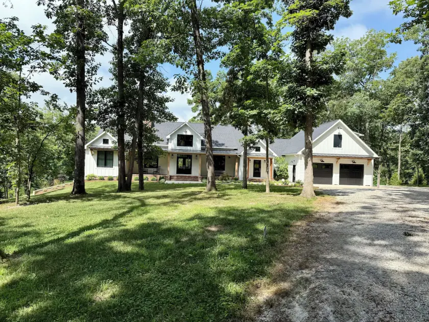 Modern Farmhouse Lake Vandalia - Image 1