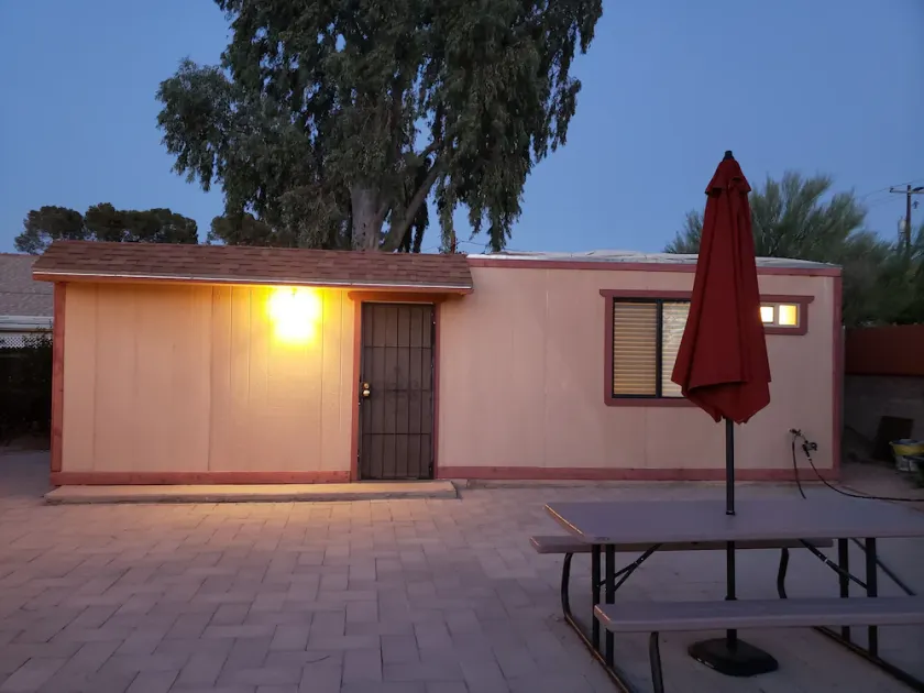 Nyere Møbleret GuestHouse Central Tucson TV Wifi Chromecast - Image 1