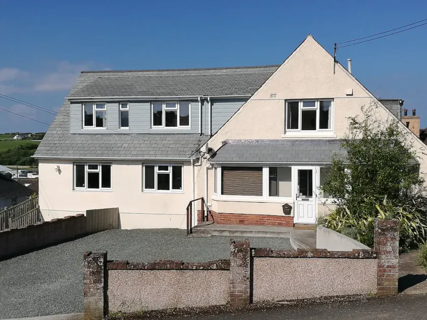 Large House in Bude, Cornwall, Sleep18, Quiet Location, Just 10min Walk To Beach - Image 1