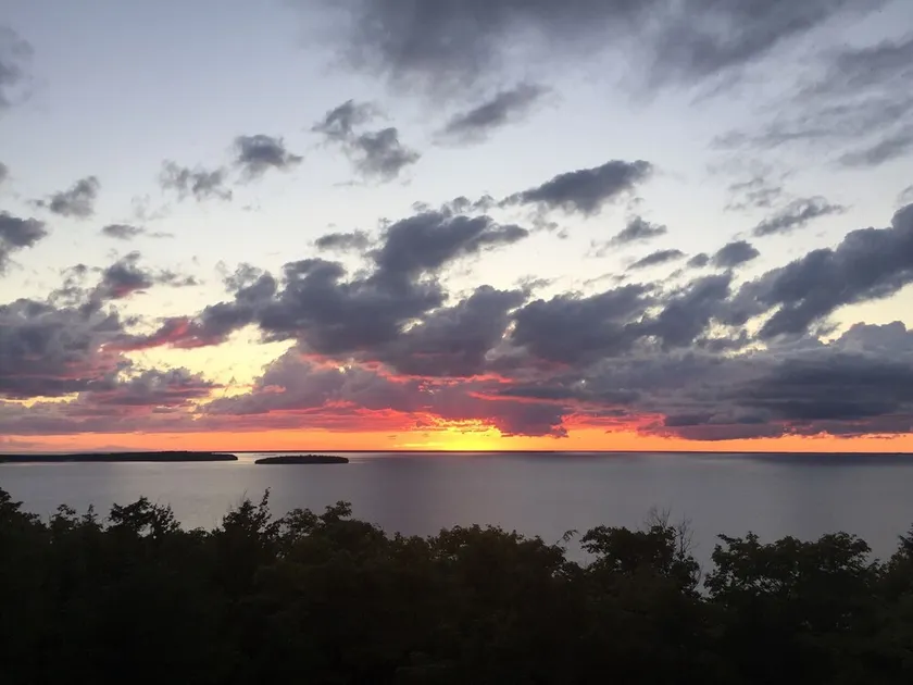 Natures Window Stunning Bluff View of Green Bay - Image 1