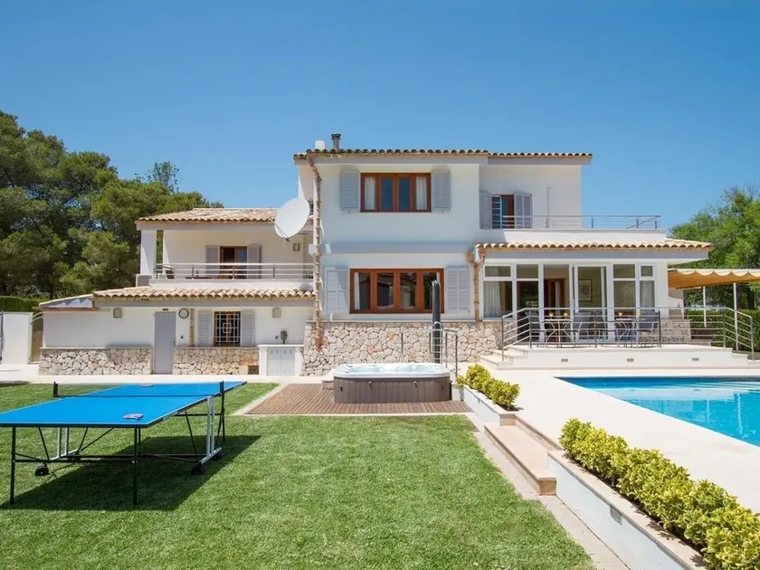Familj Villa med privat pool gångavstånd till strand och stad - Image 1