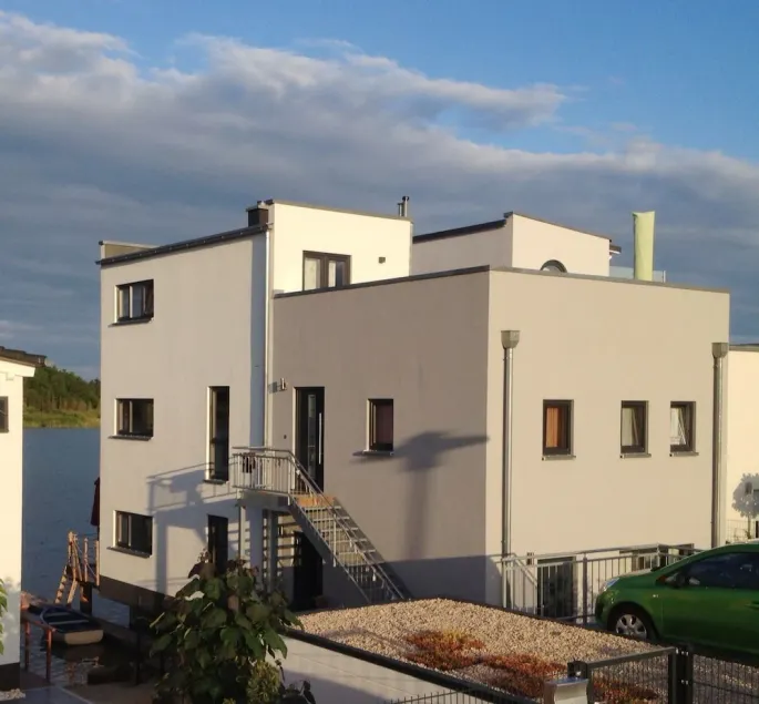Exclusive vacation apartment directly above the water - Image 1