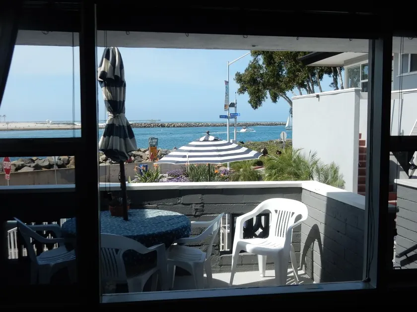 Bunni's Beach Condo ~ WOW !!  Free assigned parking!  Calendar up to date... - Image 1