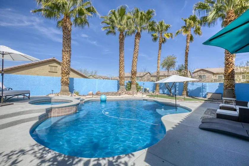 Private Home w/pool, spa, game room & home gym. 15 mins from the Strip. - Image 1