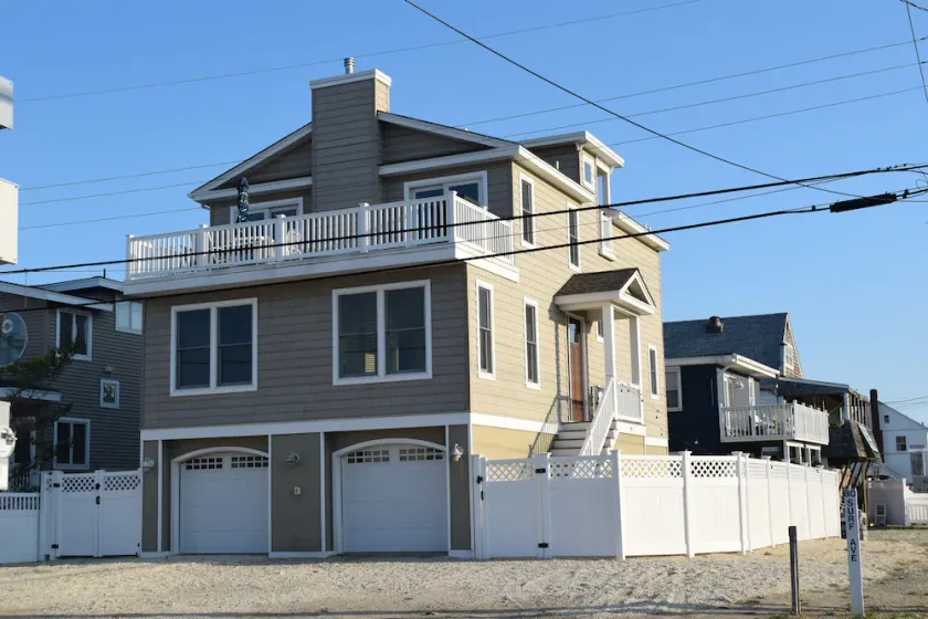 Oceanside open concept home, roof deck with ocean and sunset bay views, firepit! - Image 1
