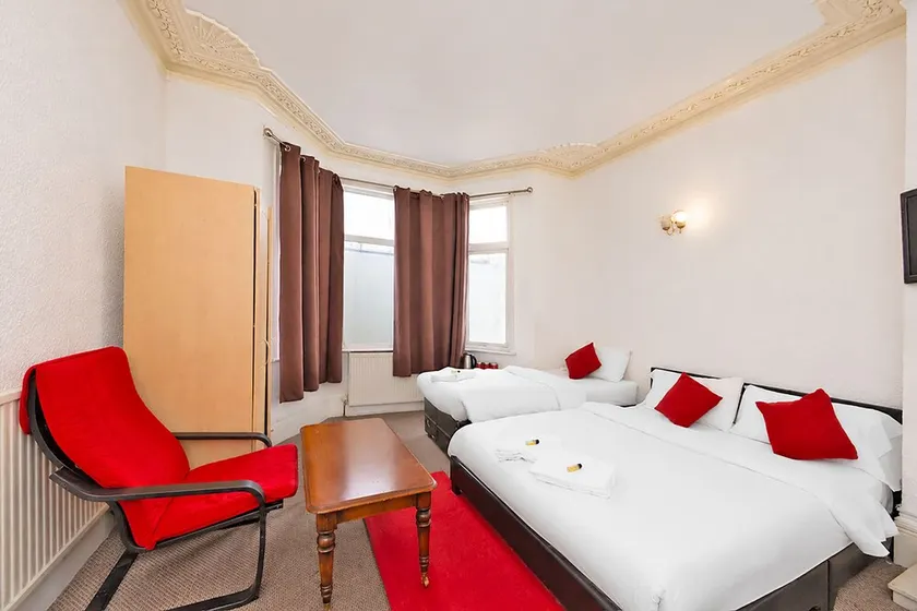 Saji Hotel Ilford - Image 1