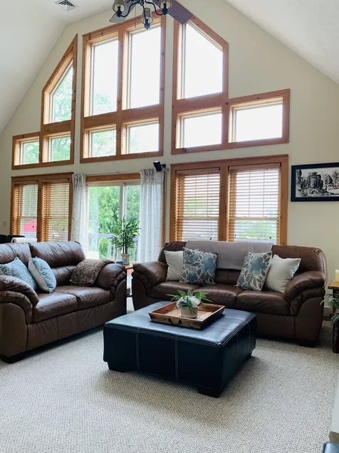 Beautiful mountain house with incredible views of the Pocono mountains. - Image 1