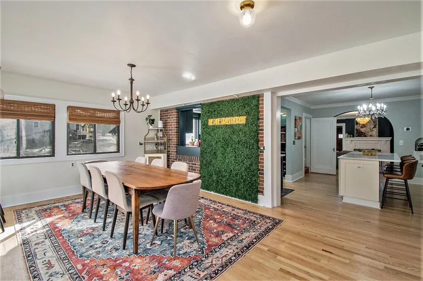 Spacious Family Retreat: King Beds+Arcade+Playground. Minutes from Zoo/Downtown - Image 1