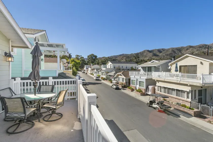 Rummeligt Avalon Home, katedral lofter, rigelig balkon, Mtn Views - Image 1