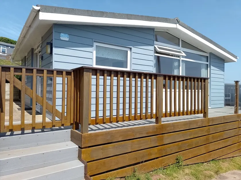SWEET SEA VIEW SHALDON CHALET nr BEACH, TORQUAY & DARTMOOR 7mile GOLF opposite. - Image 1