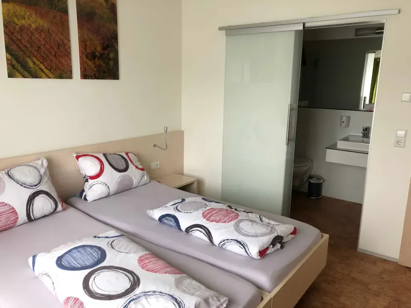 Double room 8 - Müllers Weingut und Weinstube im Auerberg - Image 1