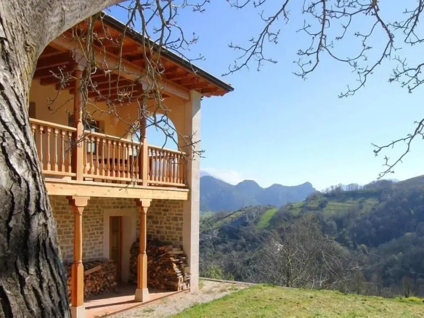 House in mountain location with amazing views. - Image 1