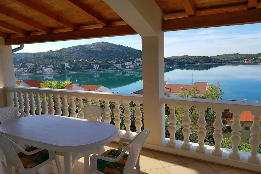 Beautiful 2 room apartment with sea view - Image 1