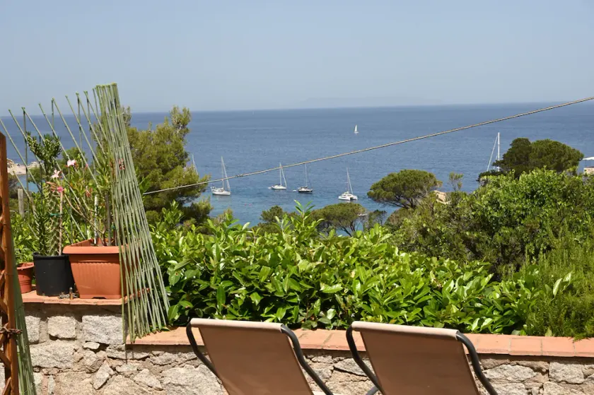 Sant Andrea: Hus med have - Image 1