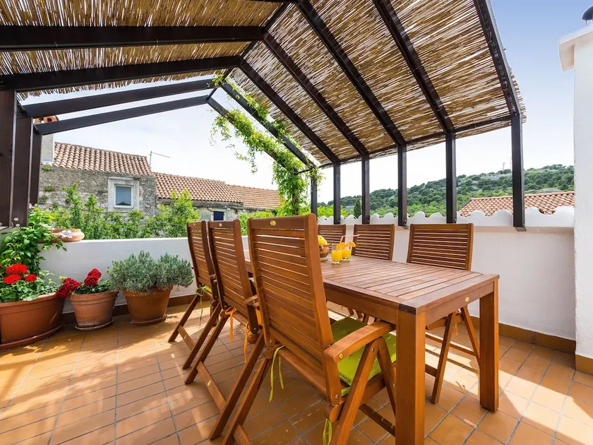 Swanky Stone House con terrazza sul tetto carino Murter - Image 1