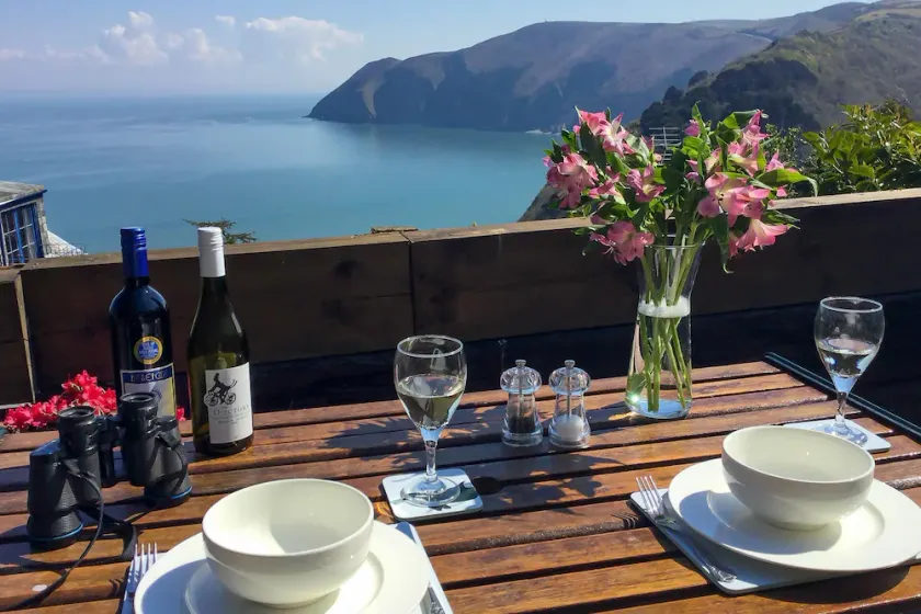 A charming dog and couple friendly quirky apartment with sea views, in a popular location in North D - Image 1