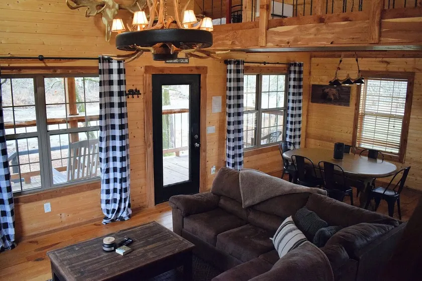 Moose Lodge- Oark Cabin Rentals - Image 1