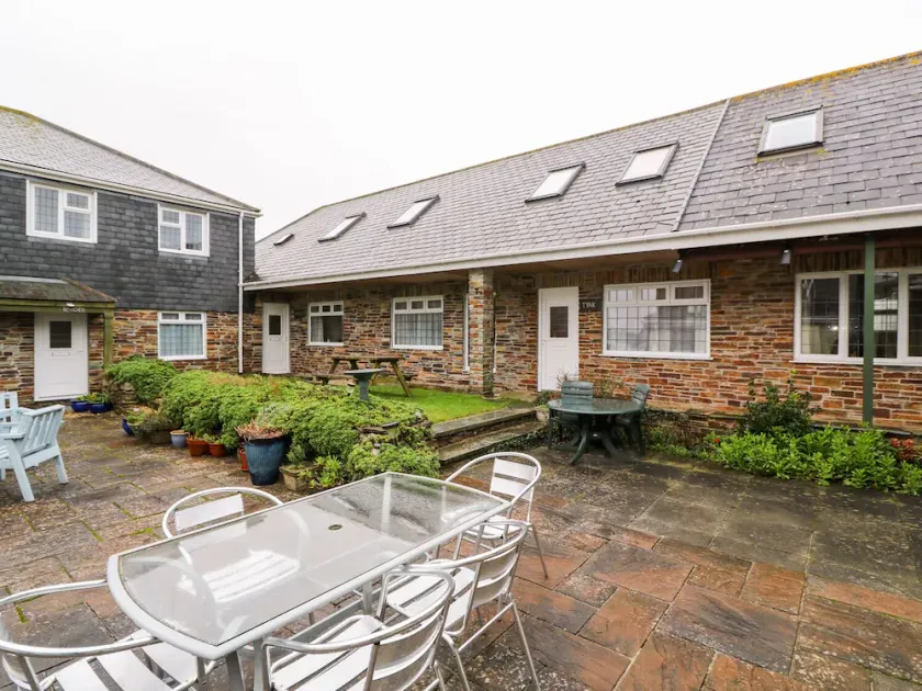 TYNK, pet friendly, country holiday cottage in Harlyn, Cornwall - Image 1