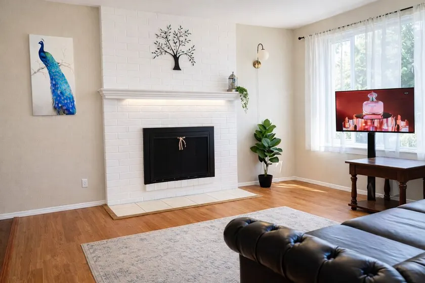 Nice & Cute 4B2B w 2TVs Mid-Term Rental Available - Image 1
