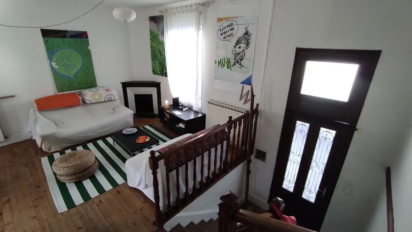Old house, simple, spacious and bright - Image 1