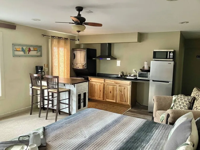 Geräumige Luxussuite und Patio, Ravens Off Main Street, Starry Nights-Walk Town - Image 1