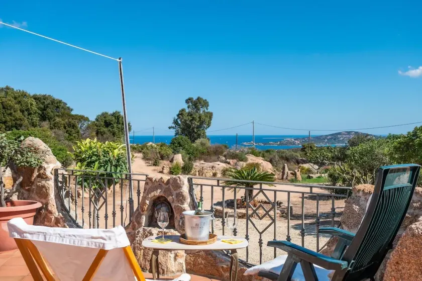 COSTA SMERALDA Villa jumelée avec vue sur la mer dans la zone supérieure de Cannigione - Image 1