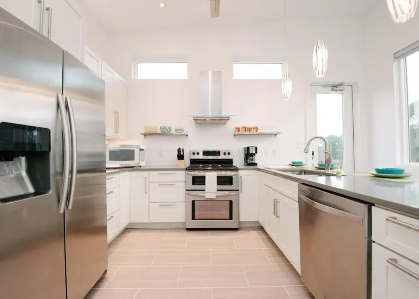Dog-friendly! Two minute walk to beach! - Image 1