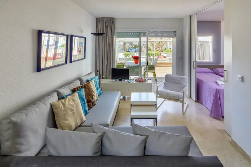 APPARTEMENT 7 ADULTS VUE SUR LA PISCINE - Image 1