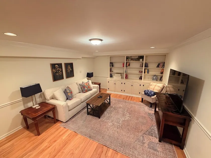 Spacious & Cozy Private Suite | Minutes to DC - Image 1