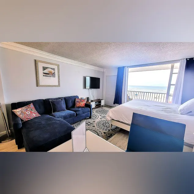 GORGEOUS OCEANVIEW with balcony and pool! - Image 1