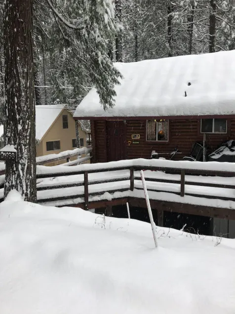 Beliggende i et lukket område kun få minutter fra Dodge Ridge og Pinecreast Lake - Image 1