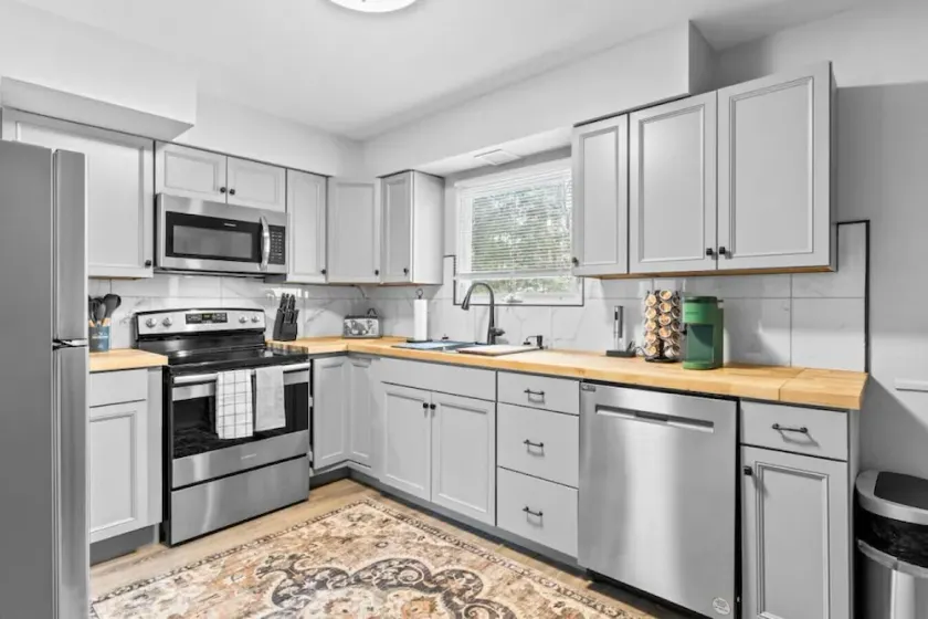 Boho Chic Work Escape - 2-Bedroom, Close to Burlington/Airport - Image 1
