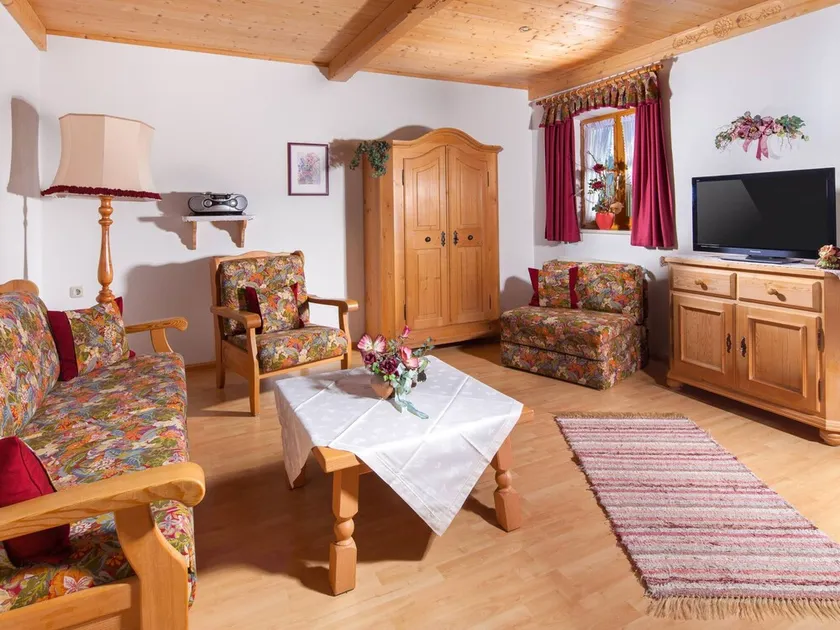 Ferienwohnung Nr. 2 \"Untersberg\" für 2-4 Personen - Image 1