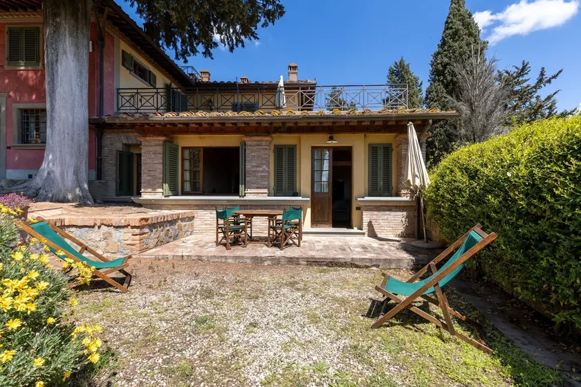 Villa 'La Limonaia' with Shared Pool, Private Terrace & Wi-Fi - Image 1