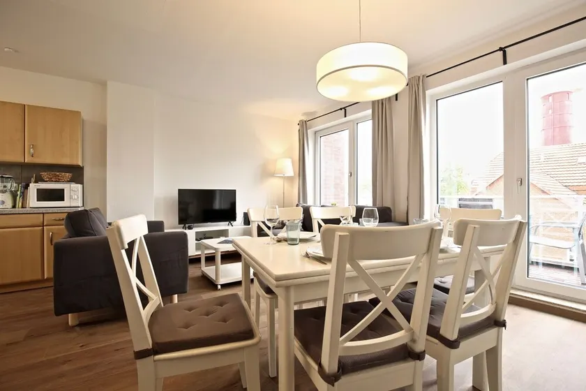 modern and large child-friendly duplex in prime location with lighthouse views - Image 1