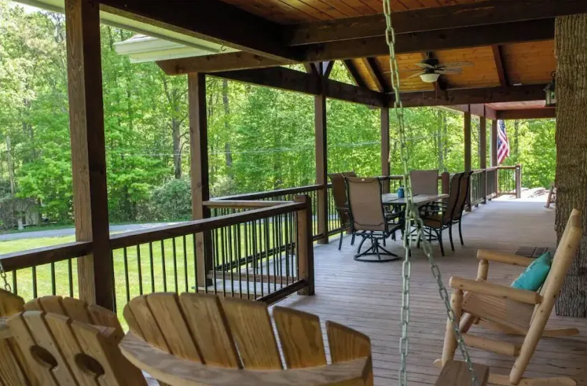 Entire House- Minutes to town- KING BED- Best porch around!! - Image 1