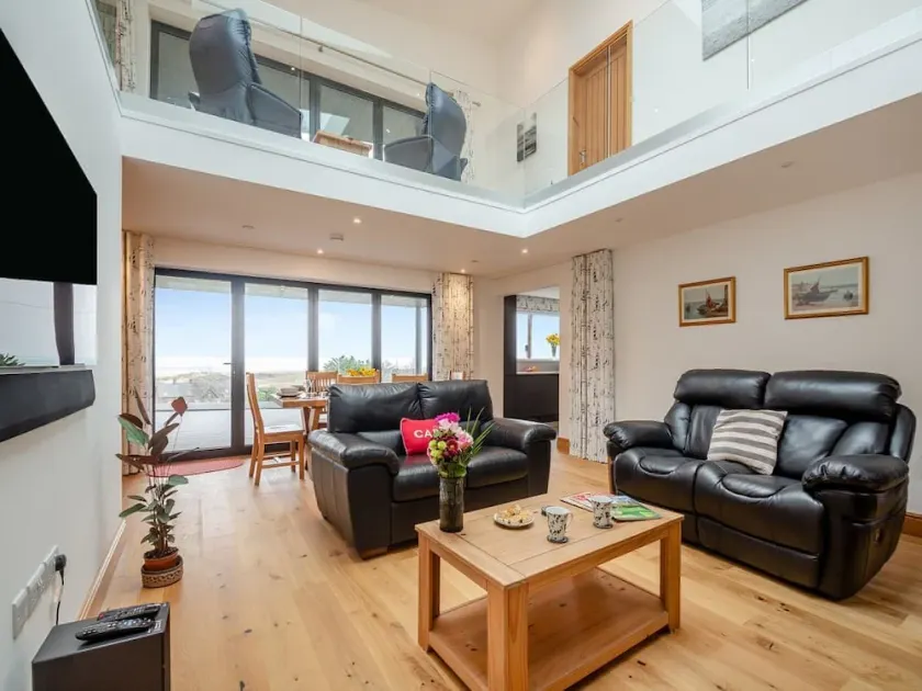 Spectacular Coastal House with Views Across Aberdovey Estuary - Image 1