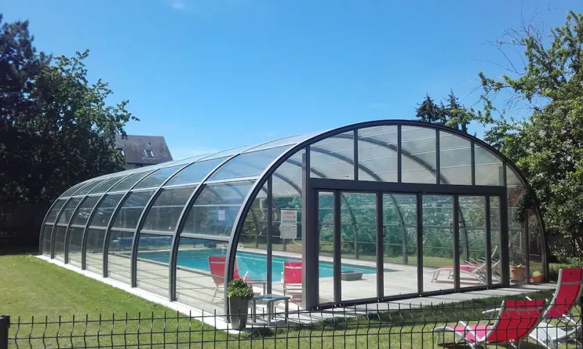 Superb, comfortable gîte, heated indoor pool (April to Oct.), 14 adults - Image 1