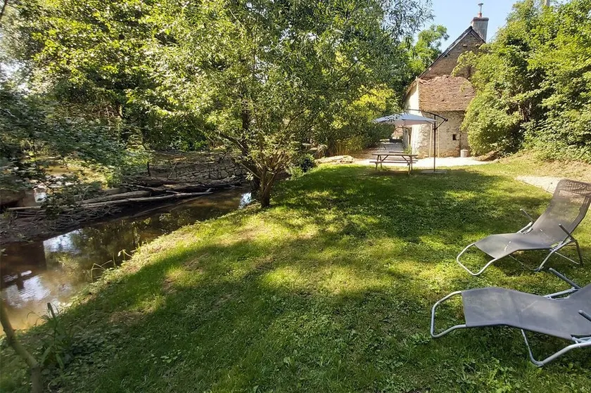 800 meters from the George SAND estate, 18th century cottage on the banks of the INDRE river - Image 1