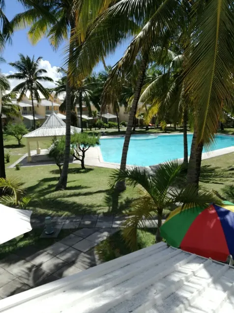 Bungalow with sea frontage - Image 1