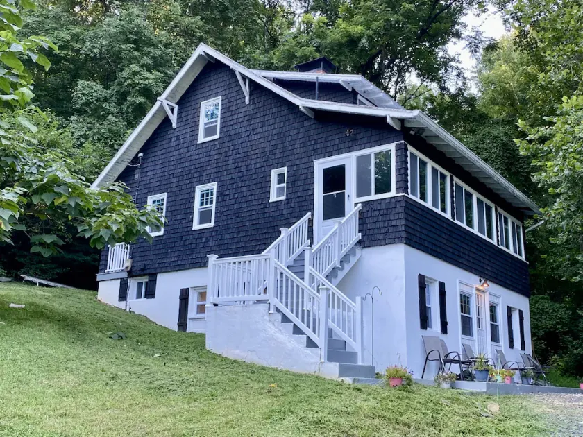Beautiful historic 1916 Farmhouse and Country Home in the Blue Ridge Mountains  - Image 1