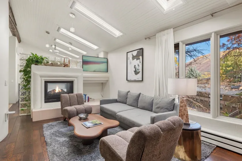 Aspen Stash Pad with Fireplace, Parking, W/D - Image 1