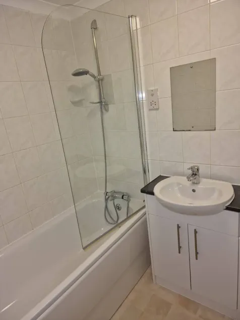 Modern, Accessible Apartment with River Views in Central London - Image 1
