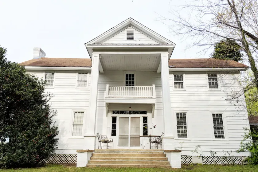 Historic farm stay in the heart of Alabama's Black Belt Region. - Image 1